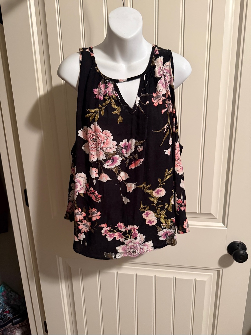 Cold Shoulder Floral Keyhole Top - Pink Floral Print